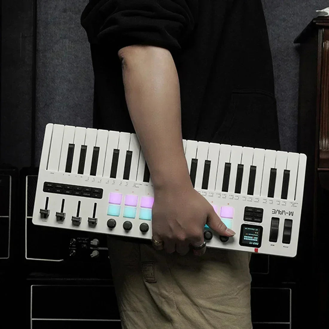 M-VAVE SMK-37 Pro Keyboard 37 Key MIDI Controller With Built-in Synth Engine 8 Knobs + 16 RGB Pads 37 Key MIDI Controller
